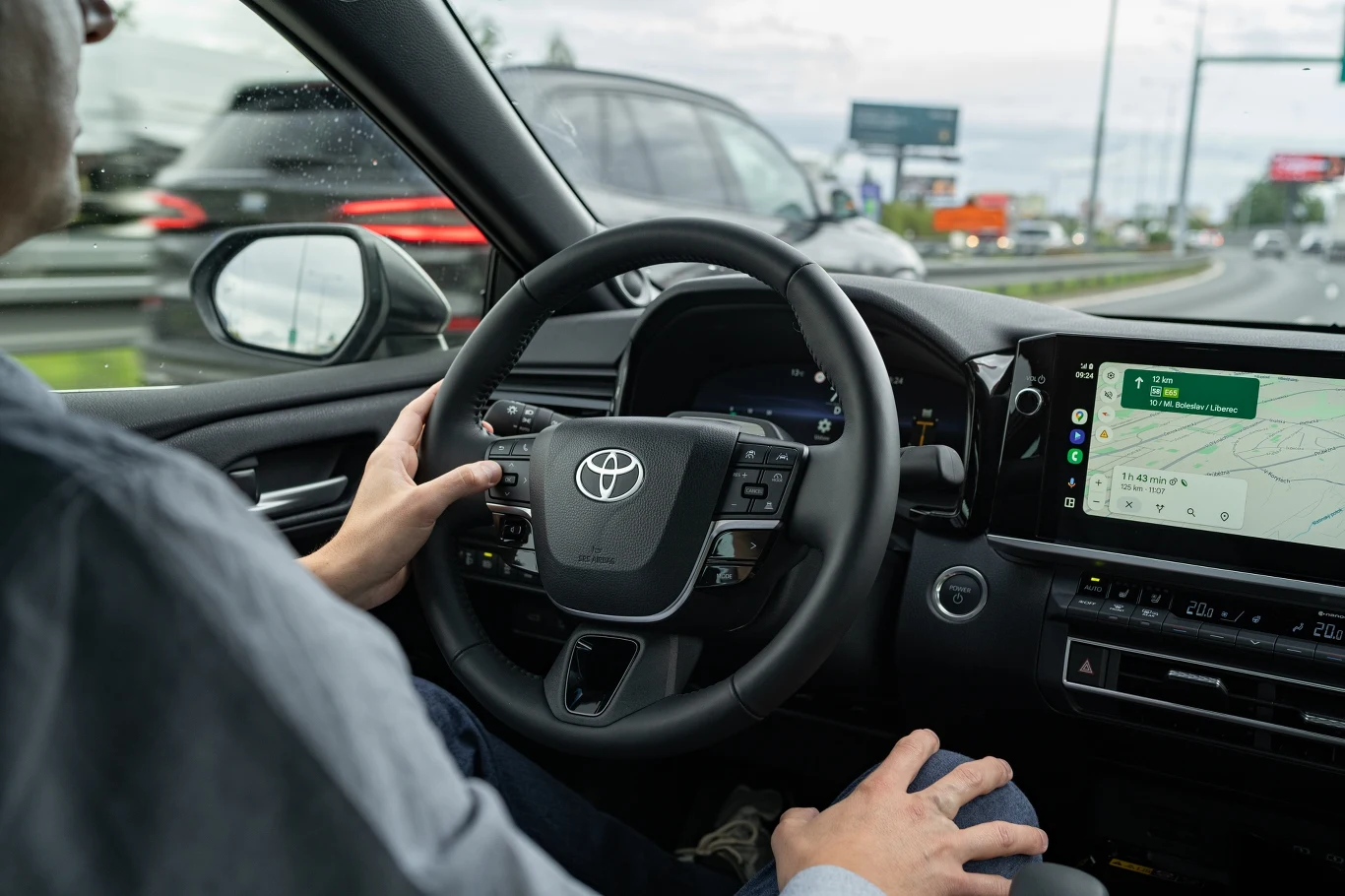 W cyklu mieszanym Toyota Camry zużywa średnio niecałe 5 l/100 km. W cyklu mieszanym Toyota Camry zużywa średnio niecałe 5 l/100 km.