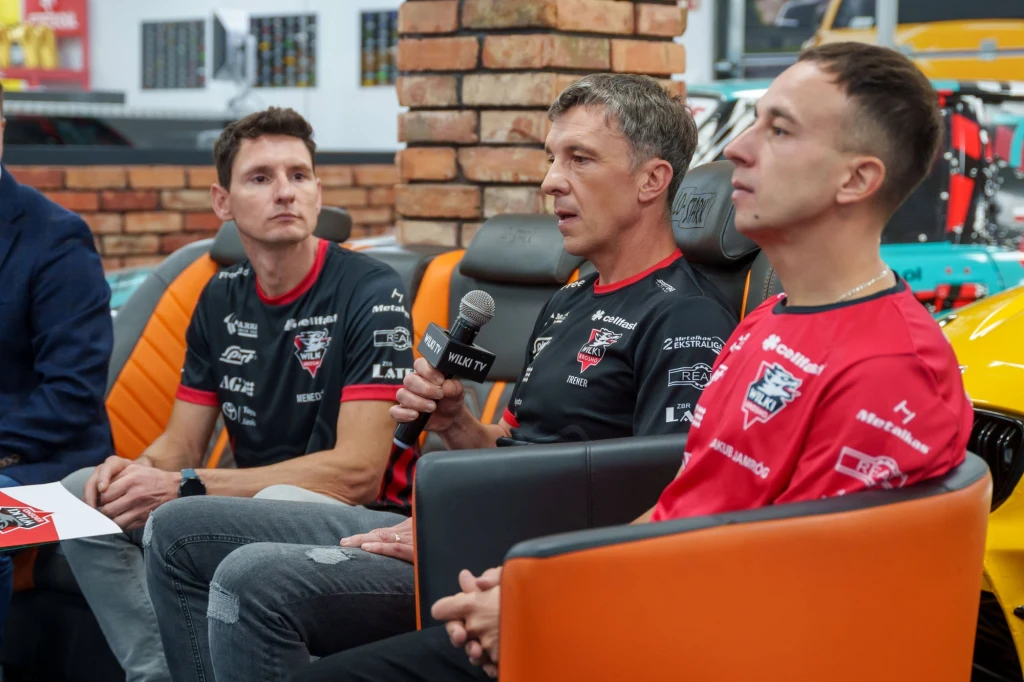 Piotr Świderski, Ireneusz Kwieciński i Jakub Jamróg. Konferencja Wilków Krosno. Piotr Świderski, Ireneusz Kwieciński i Jakub Jamróg. Konferencja Wilków Krosno.