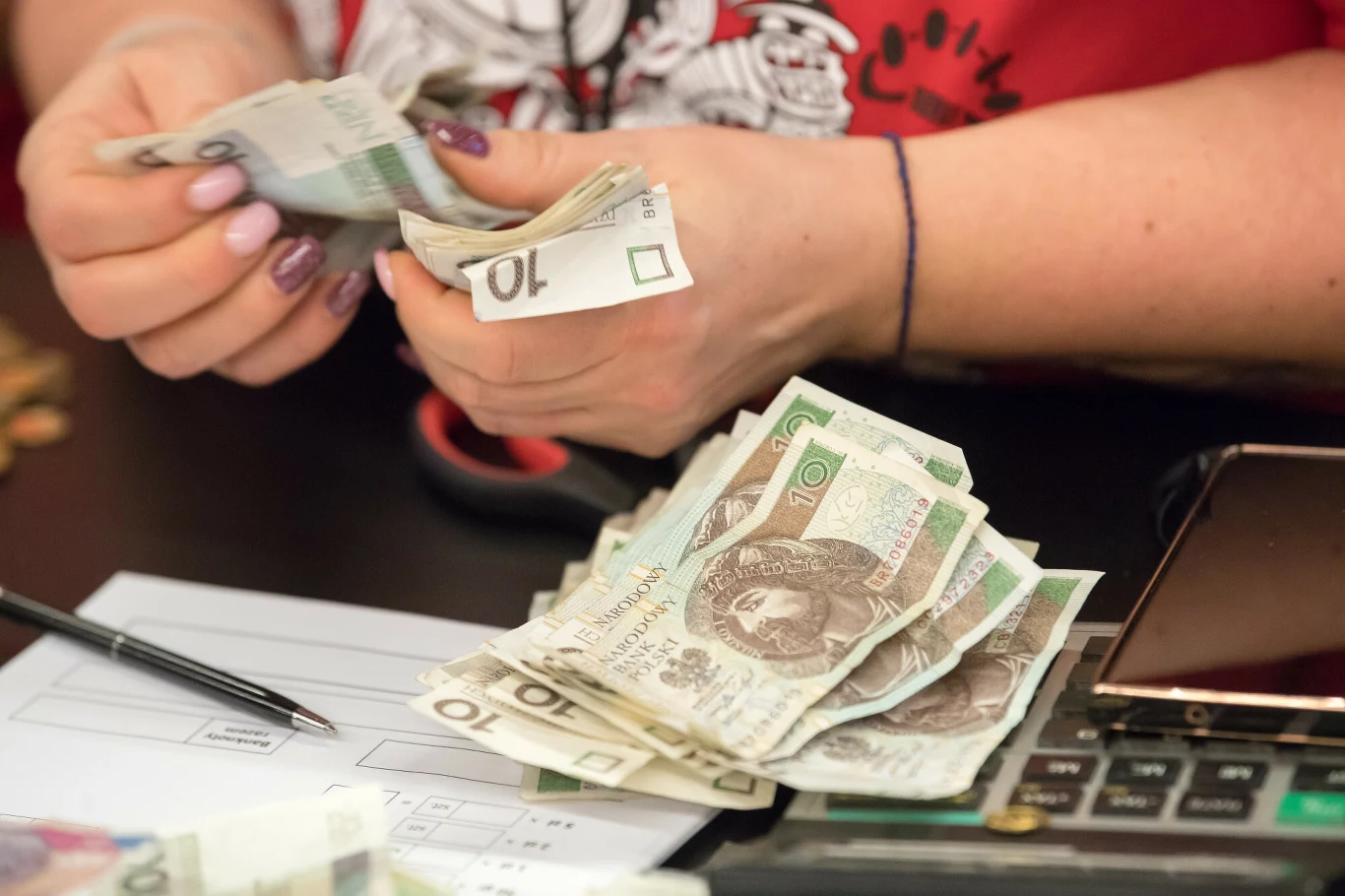 Podatek trzeba zapłacić do 15 maja. Gminy czekają na 430 zł. Podatek trzeba zapłacić do 15 maja. Gminy czekają na 430 zł.