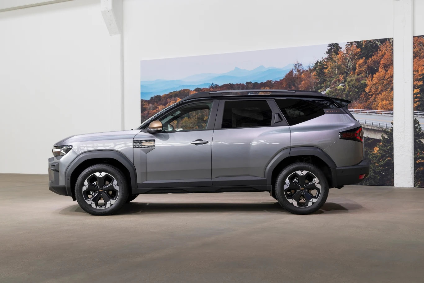 Trzeba przyznać, że sylwetka Bigstera jest całkiem proporcjonalna. Auto nie wygląda jak rozciągnięty Duster