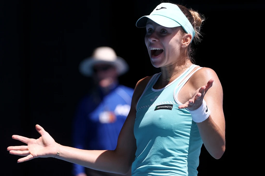 Magda Linette rywalizowała z Ludmiłą Samsonową w pierwszej rundzie WTA 1000 w Wuhan Magda Linette rywalizowała z Ludmiłą Samsonową w pierwszej rundzie WTA 1000 w Wuhan