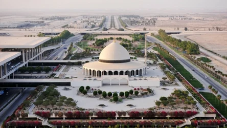 Największe lotnisko pod względem powierzchni na świecie to King Fahd International Airport w Arabii Saudyjskiej