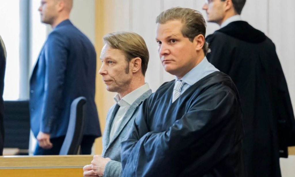 47-letni Niemiec Christian Brückner (po lewej) podczas posiedzenia z 8 października 2024 roku 47-letni Niemiec Christian Brückner (po lewej) podczas posiedzenia z 8 października 2024 roku