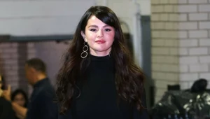 Selena Gomez połączyła dwa hity tej jesieni. Bezbłędna, klasyczna stylizacja