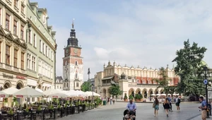 Rozporządzenie MSWiA o zakazie noszenia broni na terenie Krakowa i Wieliczki. Na zdj. krakowski Rynek Główny 