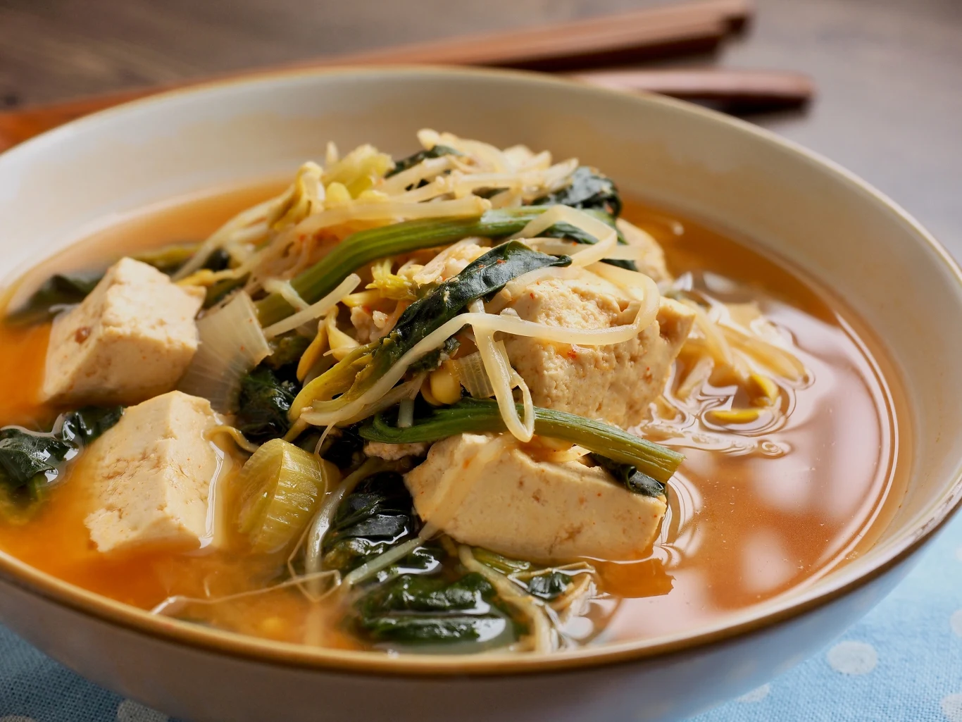 Na talerzach mieszkańców Okinawy znajdziemy m.in. tofu, wodorosty i produkty wytwarzane z soi