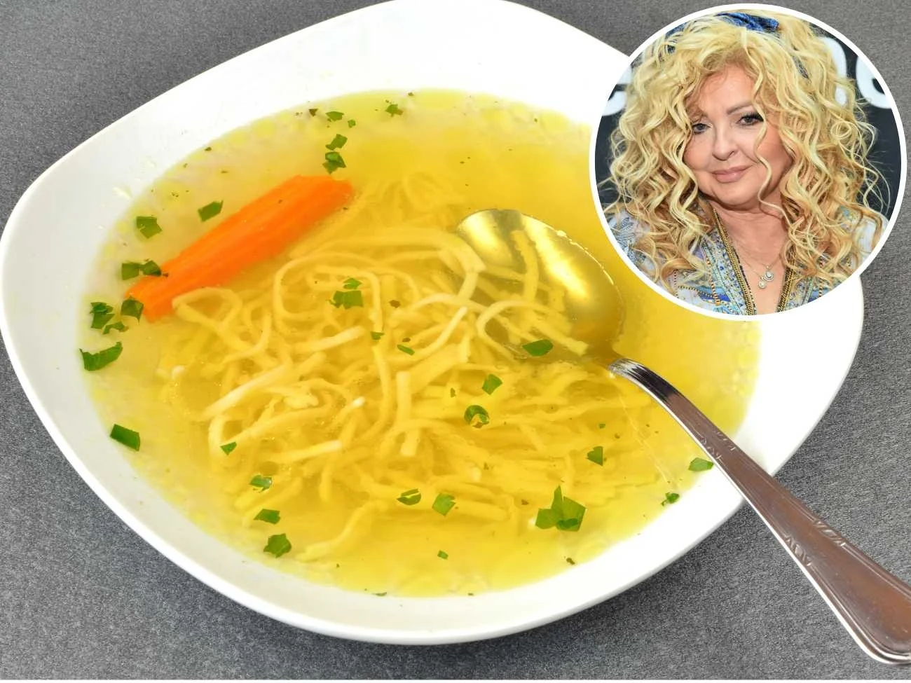 Magda Gessler robi rosół z goździkami. Magda Gessler robi rosół z goździkami.