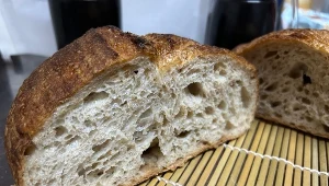 Chleb owsiankowy z jabłkami i cynamonem to majstersztyk. W środku wilgotny, na zewnątrz chrupiący