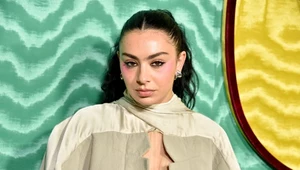 Charli XCX nagrała w Polsce film u boku Polki. O czym będzie "Erupcja"?