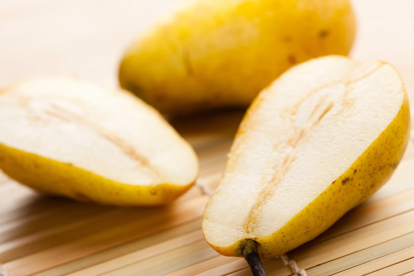 Pies może jeść gruszkę: surową i pozbawioną pestek