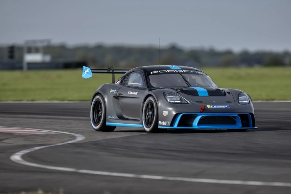 Klaus Bachler nie miał łatwego zadania, ponieważ warunki atmosferyczne były trudne - padał intensywny deszcz.