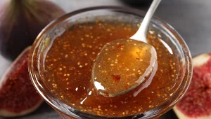 Wybitnie smakuje na chałce, jeszcze lepiej z serem pleśniowym. Spróbujesz raz, będzie robić na okrągło