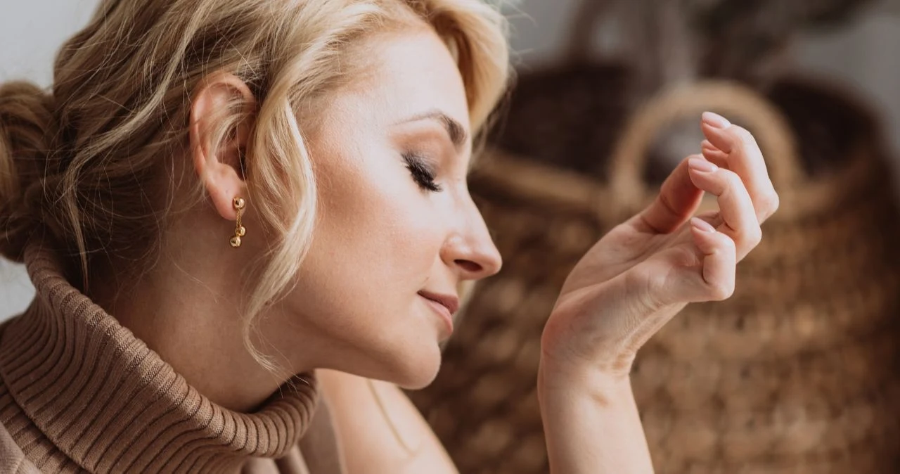 Perfumy będą pachniały o wiele dłużej, jeśli wcześniej nałożymy na skórę balsam