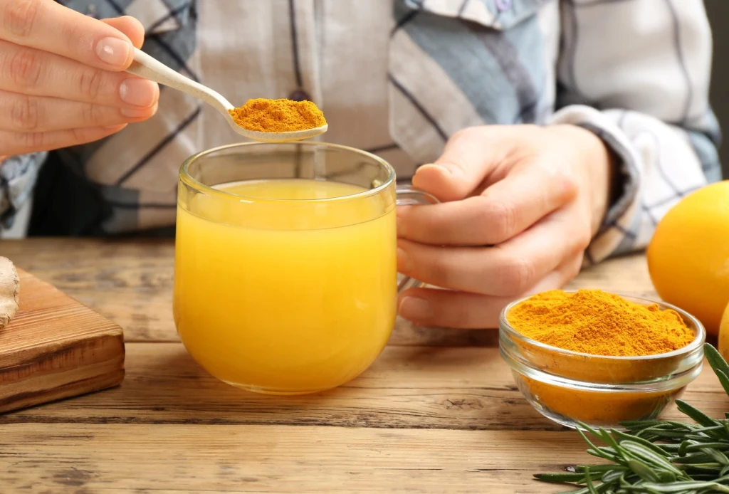 Kurkuma działa przeciwzapalnie, poprawia metabolizm ale ma także korzystny wpływ na funkcjonowanie układu nerwowego