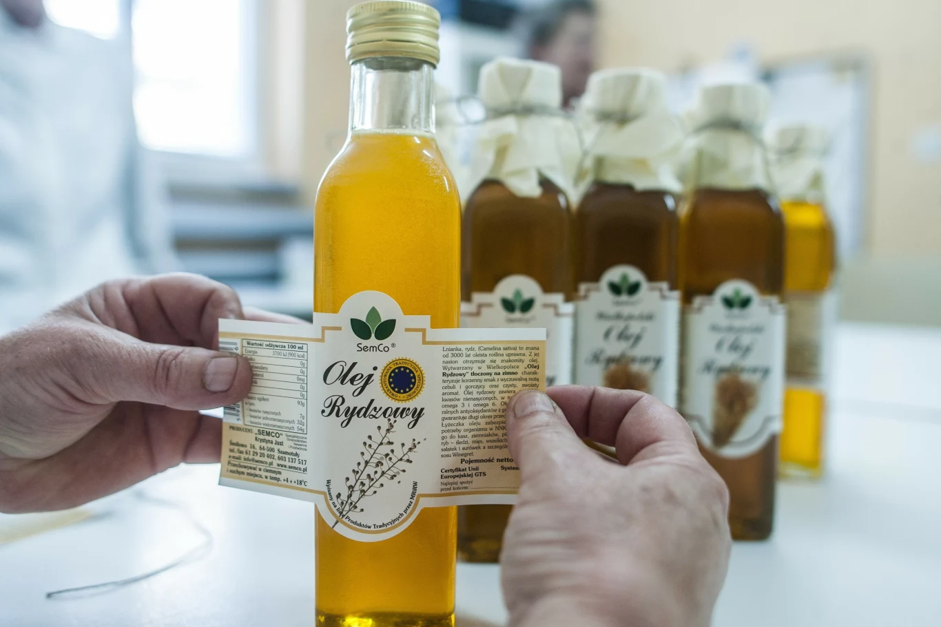 Olej rydzowy posiada wyjątkowe właściwości. Warto znaleźć dla niego miejsce w codziennej diecie i pić go regularnie. Olej rydzowy posiada wyjątkowe właściwości. Warto znaleźć dla niego miejsce w codziennej diecie i pić go regularnie.