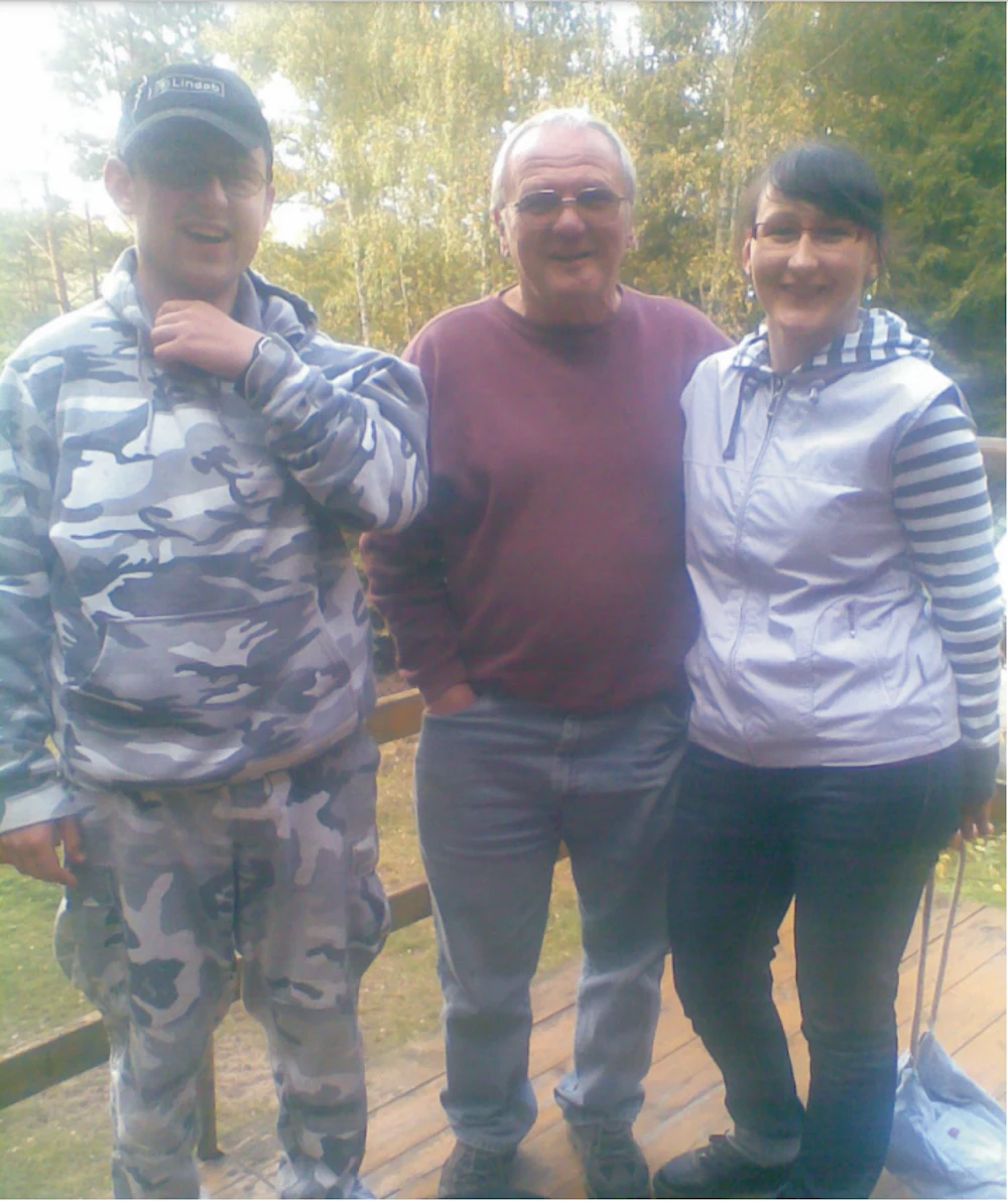 Jerzy Kulej z wnuczkami. Zdjęcie wykonane na Mazurach w 2009 roku