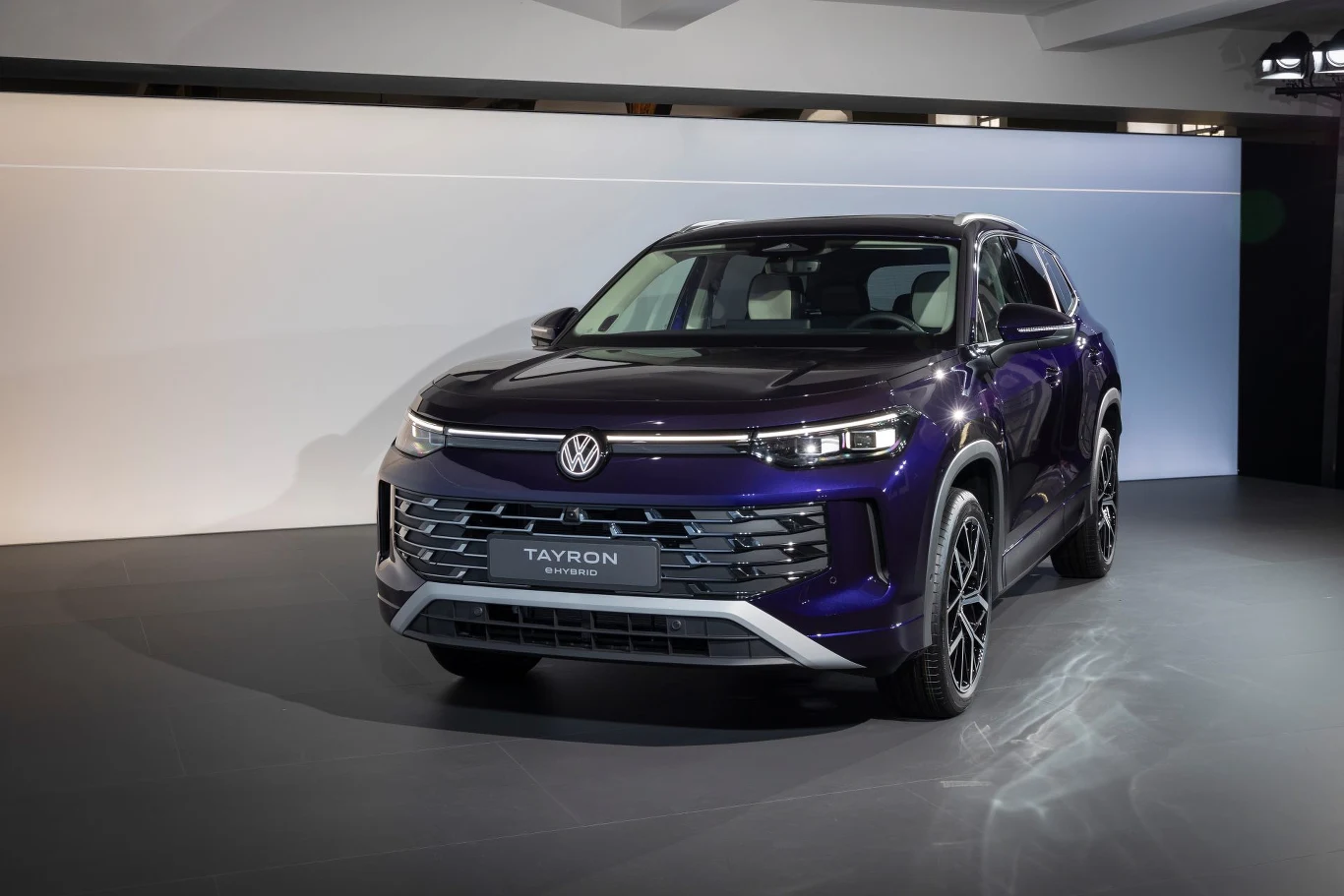 Tayron może mieć reflektory IQ.LIGHT HD matrix z 38 400 diodami LED