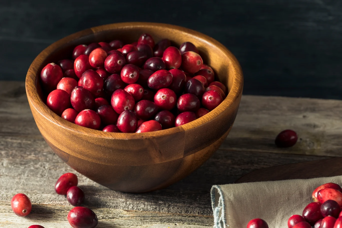 Żurawinę warto pić w okresie jesienno-zimowym, ponieważ wzmacnia odporność. 