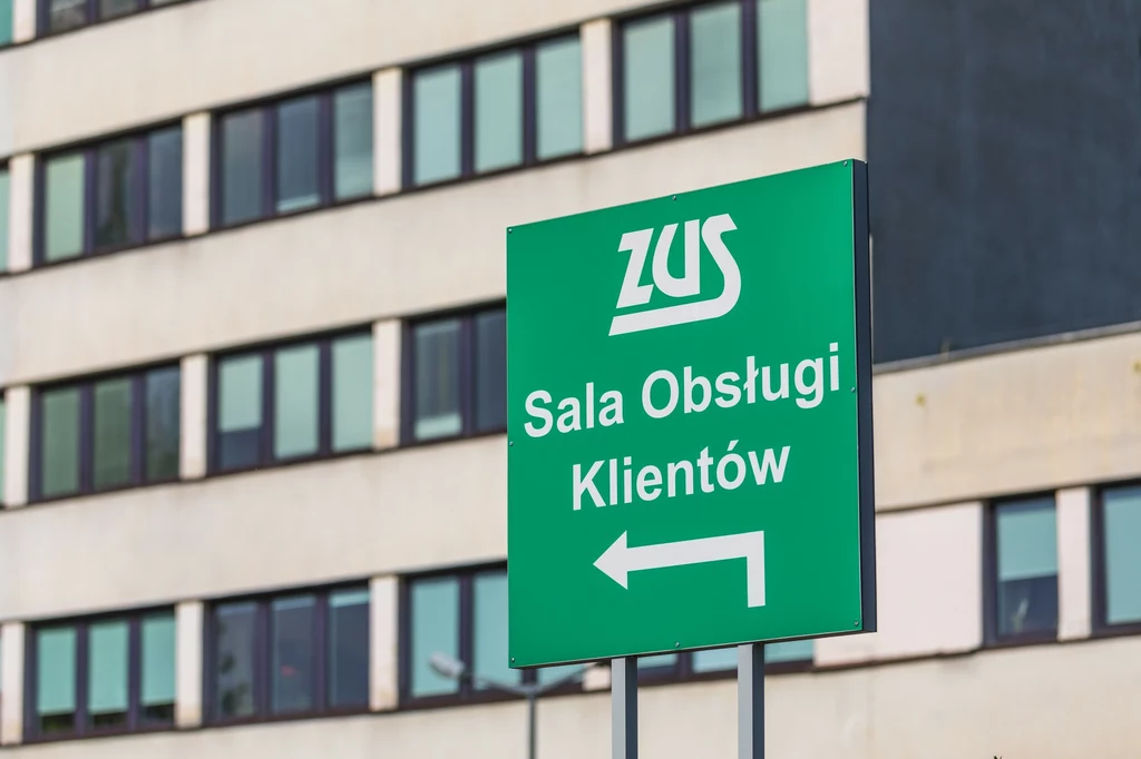 ZUS zasypany wnioskami, czasu na dopełnienie formalności coraz mniej