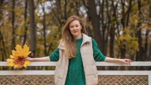 Nie lubisz kurtek? To idealna alternatywa na jesień. Gwiazdy już ją pokochały