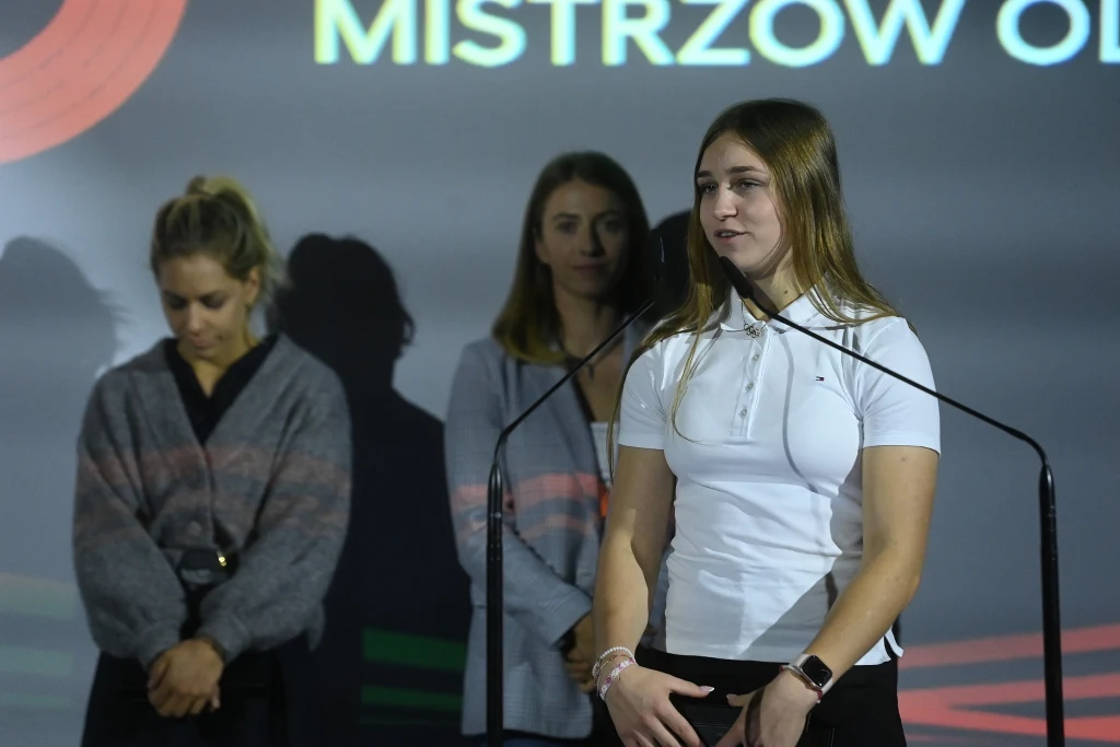 Julia Szeremeta (na pierwszym planie)