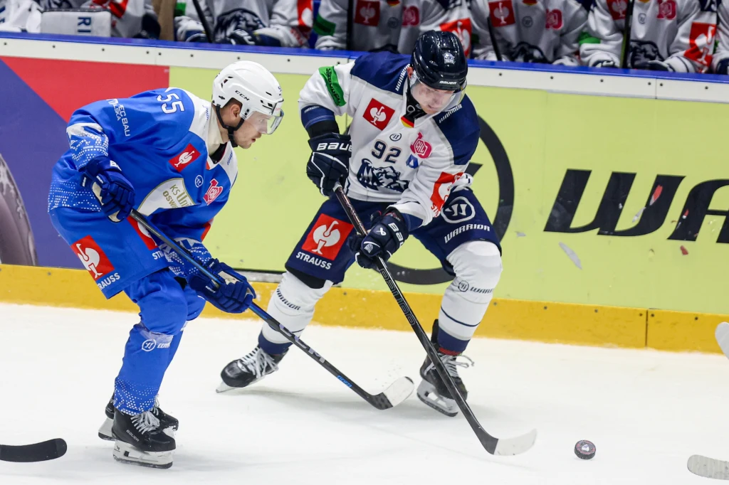 Kadr z meczu Re-Plast Unia Oświęcim - Straubing Tigers Kadr z meczu Re-Plast Unia Oświęcim - Straubing Tigers