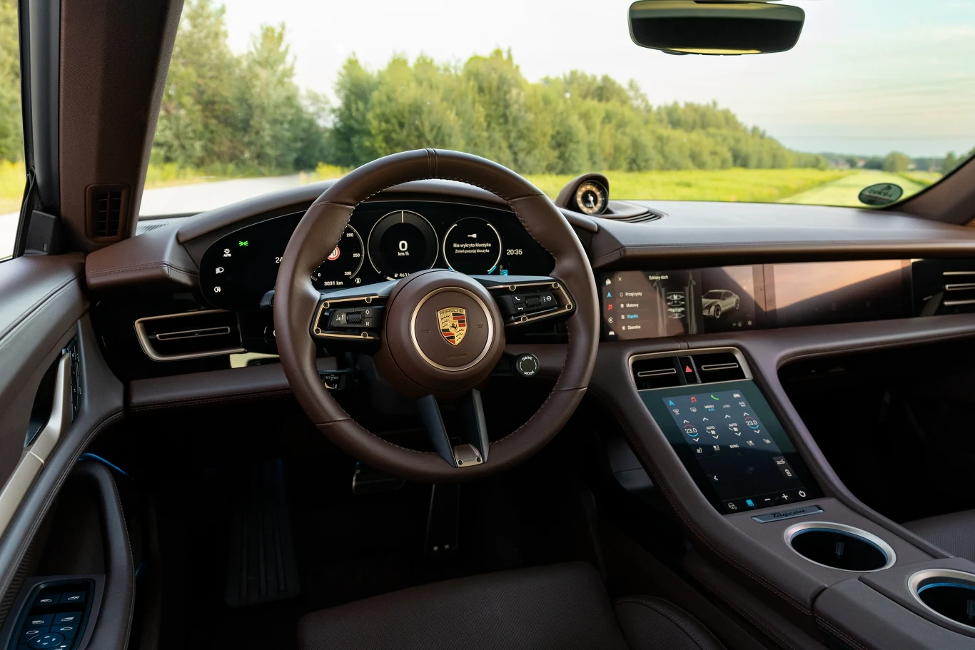 Deska rozdzielcza Taycana pozostała bez zmian