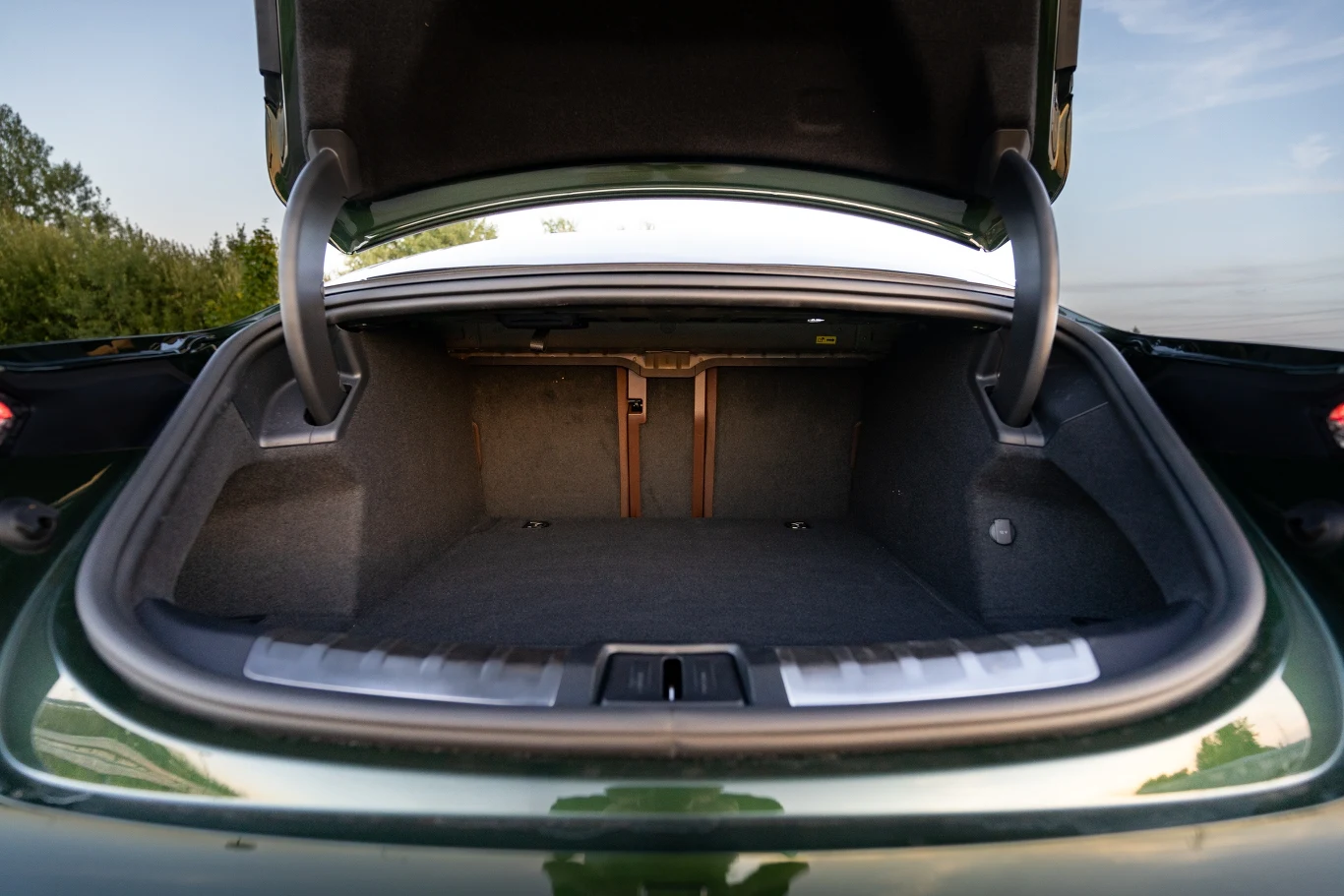 Bagażnik o pojemności 407 l to słaby wynik w samochodzie tak dużym