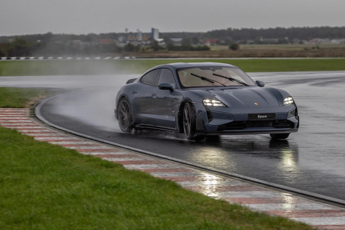 Porsche Taycan Turbo GT kompletnie przewartościowuje podejście do motoryzacji. Warto spróbować choć przez kilka minut.