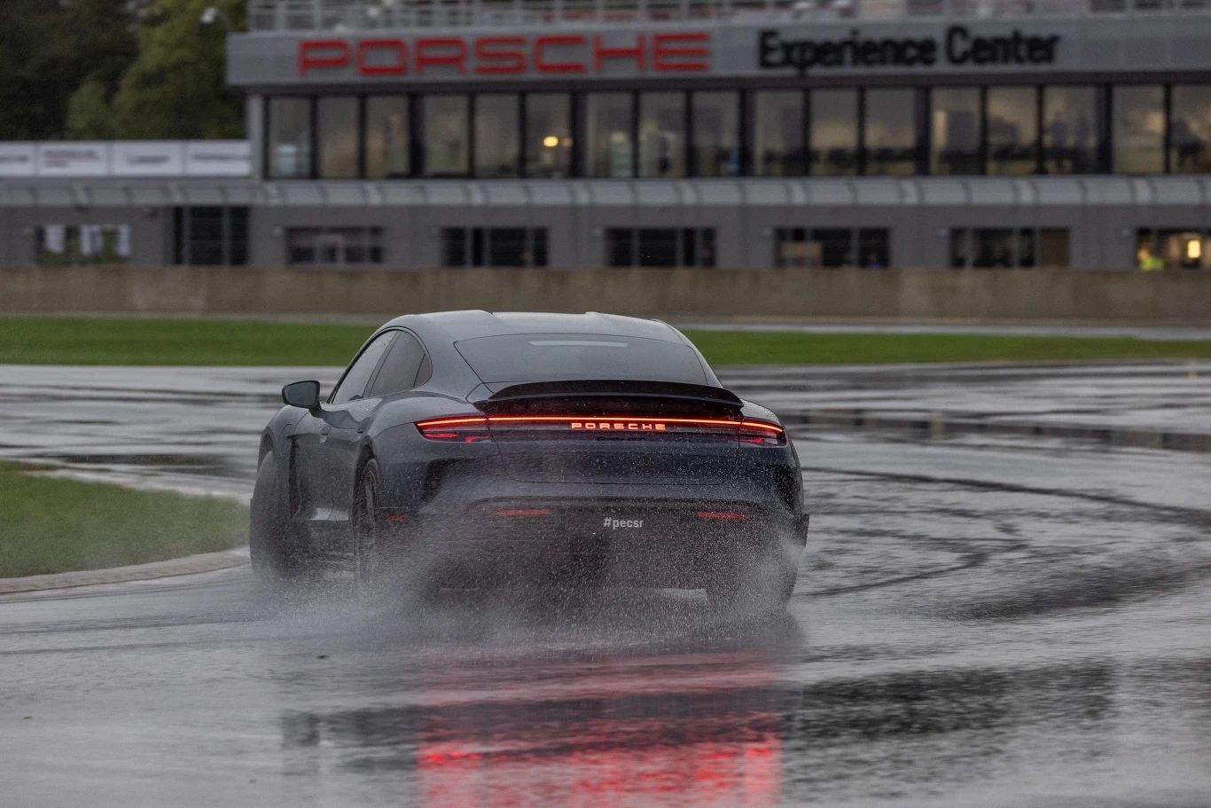 "When in doubt, flat out" - jak mawiał klasyk. Na obrazku w wersji spolszczonej.