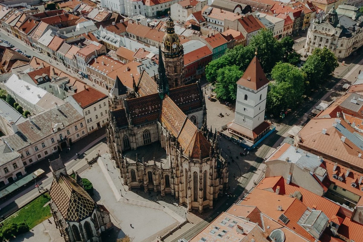 Katedry św. Elżbiety, która znajduje się w Koszycach, to największy gotycki kościół na Słowacji Katedry św. Elżbiety, która znajduje się w Koszycach, to największy gotycki kościół na Słowacji