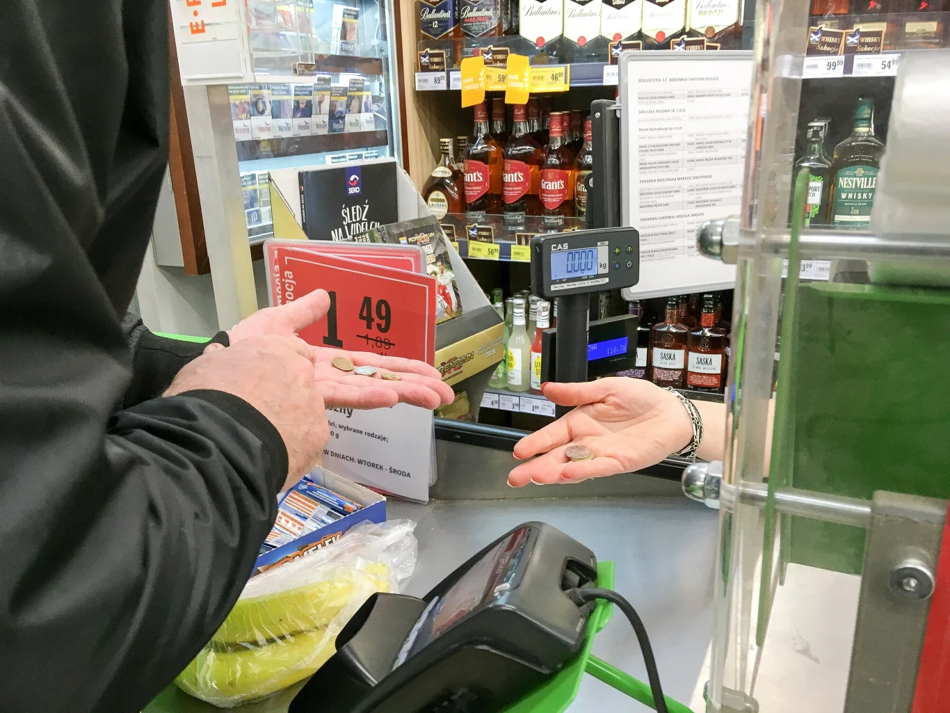 W przyszłym roku akcyza w cenie pół litra wódki wzrośnie do 16 zł - przekazał w Sejmie wiceminister finansów Marcin Łoboda W przyszłym roku akcyza w cenie pół litra wódki wzrośnie do 16 zł - przekazał w Sejmie wiceminister finansów Marcin Łoboda