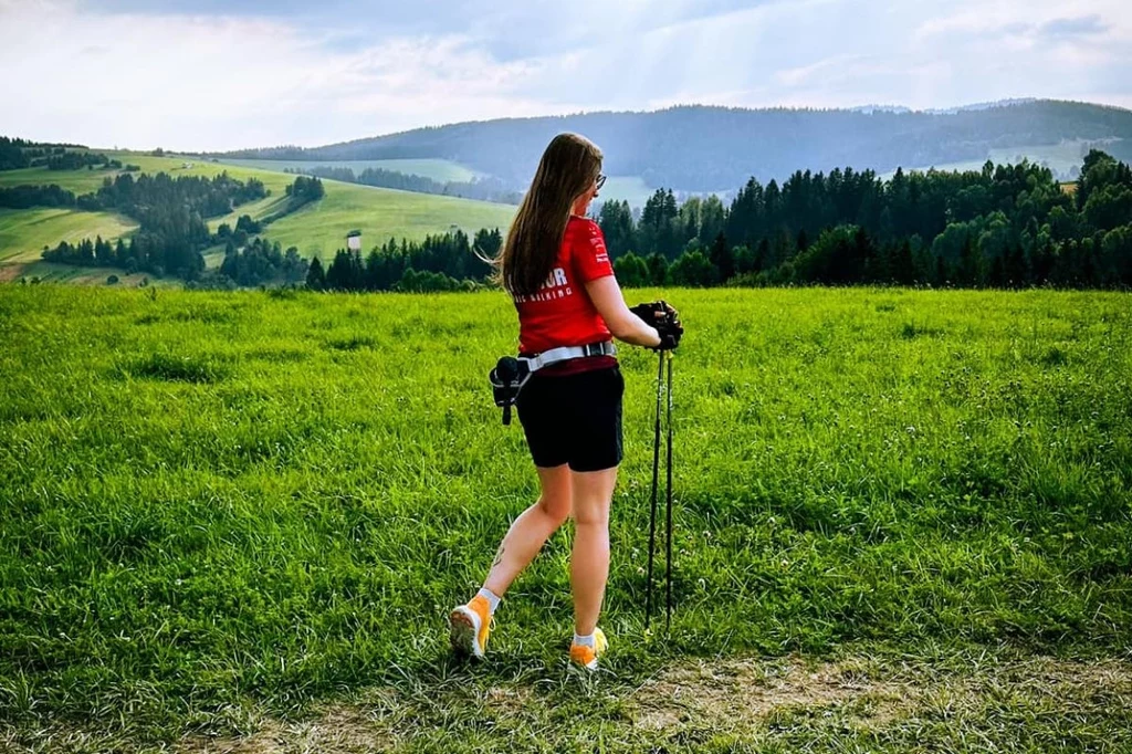 Anna, instruktorka nordic walking: "Stereotyp kobiety na wsi, która siedzi w domu, odchodzi w niepamięć. Dzisiaj kobiety chcą się spotykać, wychodzić na spacery, wspólne treningi"