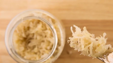 Kiszona kapusta może się zepsuć, sprawdź, jak temu zapobiec 