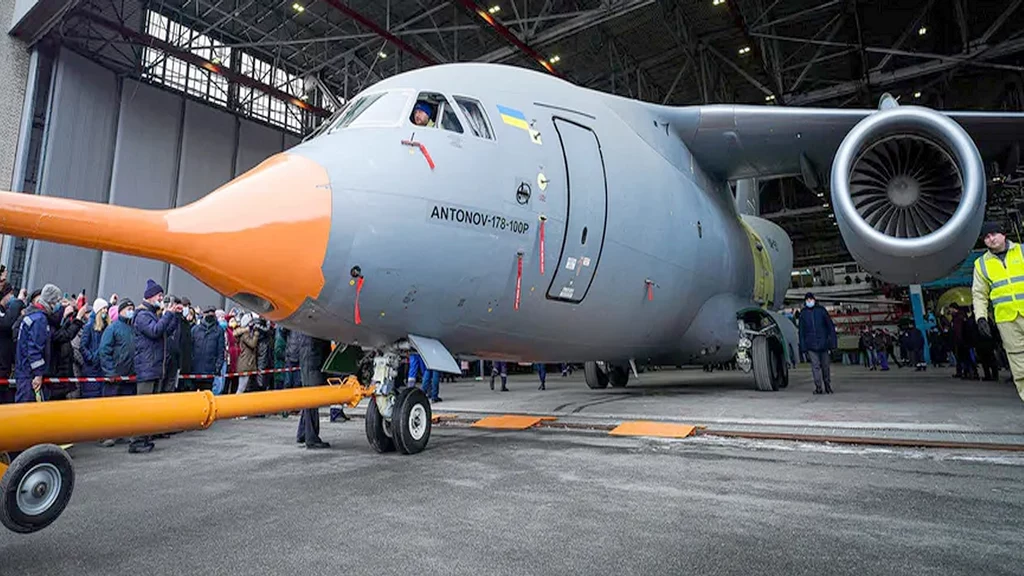 Prototypowy samolot Antonow An-178-100R wylądował w Polsce