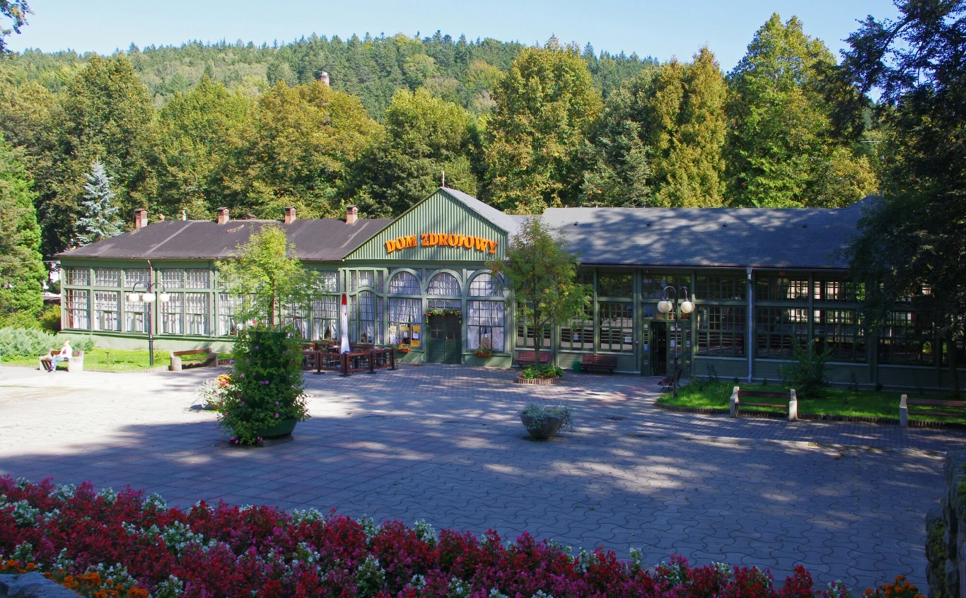 Idealne uzdrowisko z hydroterapią na październikowy wyjazd. Przebijają nawet Duszniki-Zdrój Idealne uzdrowisko z hydroterapią na październikowy wyjazd. Przebijają nawet Duszniki-Zdrój