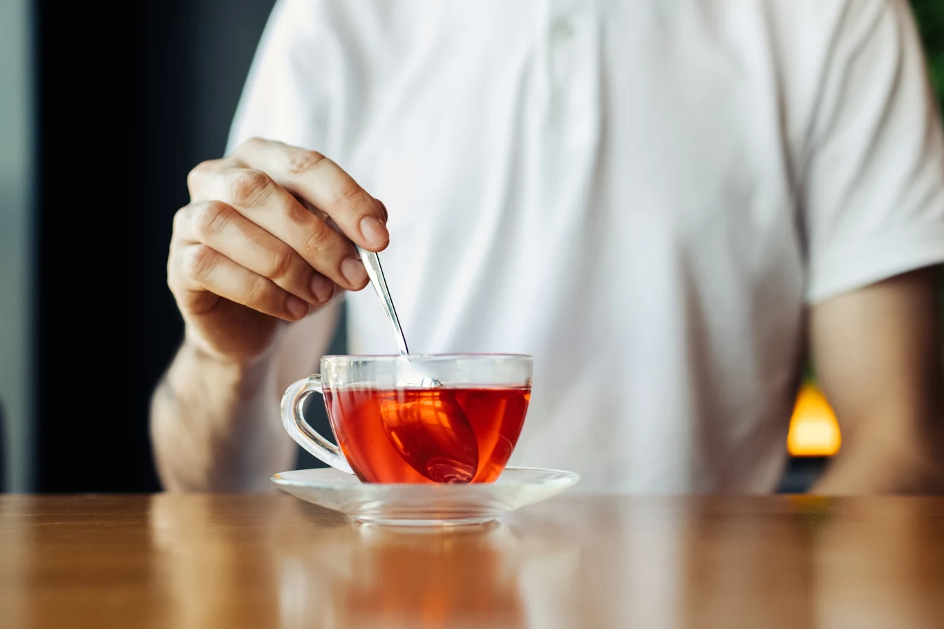 Herbata z sokiem malinowym, który działa niczym aspiryna, to dobry wybór w czasie przeziębienia.