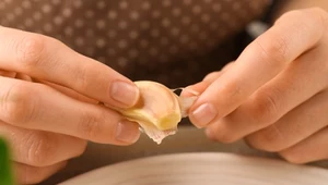 W ten sposób tracisz z czosnku cenne składniki. Błąd popełnia niemal każdy