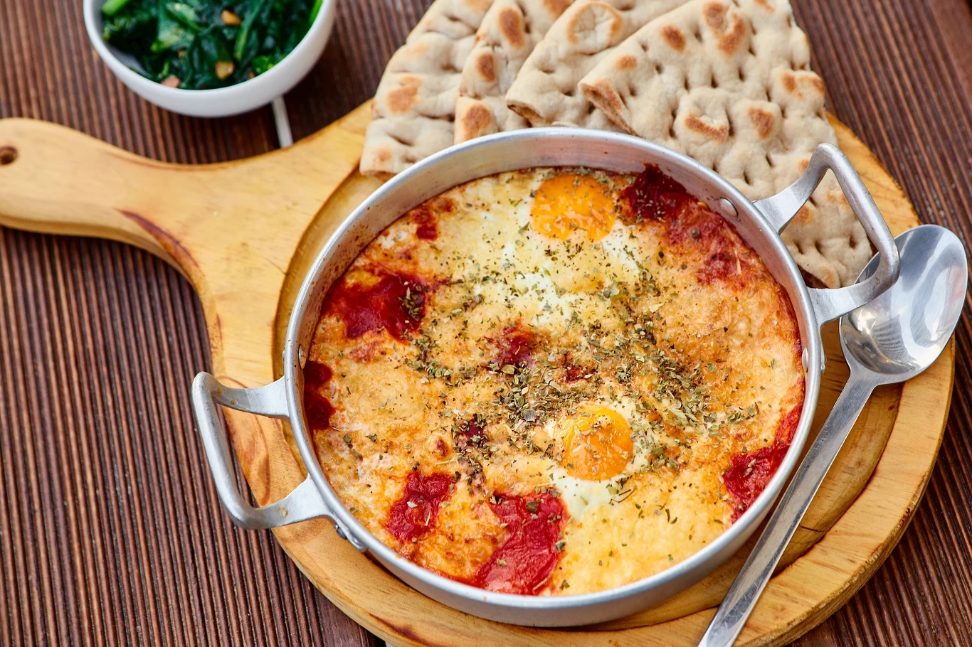 Jajka zapiekane z serem to ulubione śniadanie króla Karola III Jajka zapiekane z serem to ulubione śniadanie króla Karola III