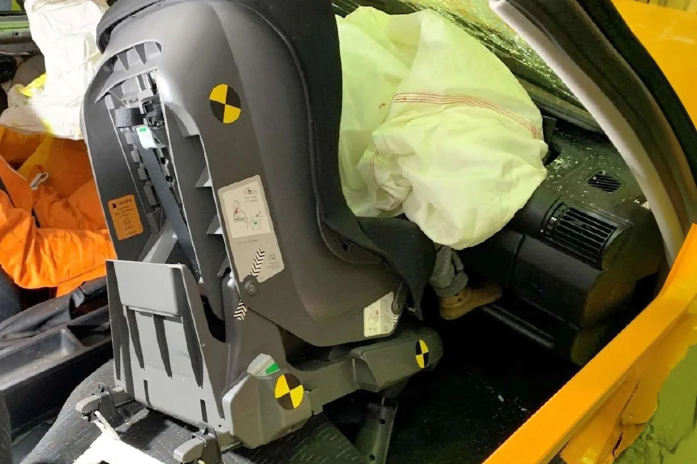 Eksperci ADAC ostrzegają przed korzystaniem z uniwersalnych mocowań Isofix Eksperci ADAC ostrzegają przed korzystaniem z uniwersalnych mocowań Isofix