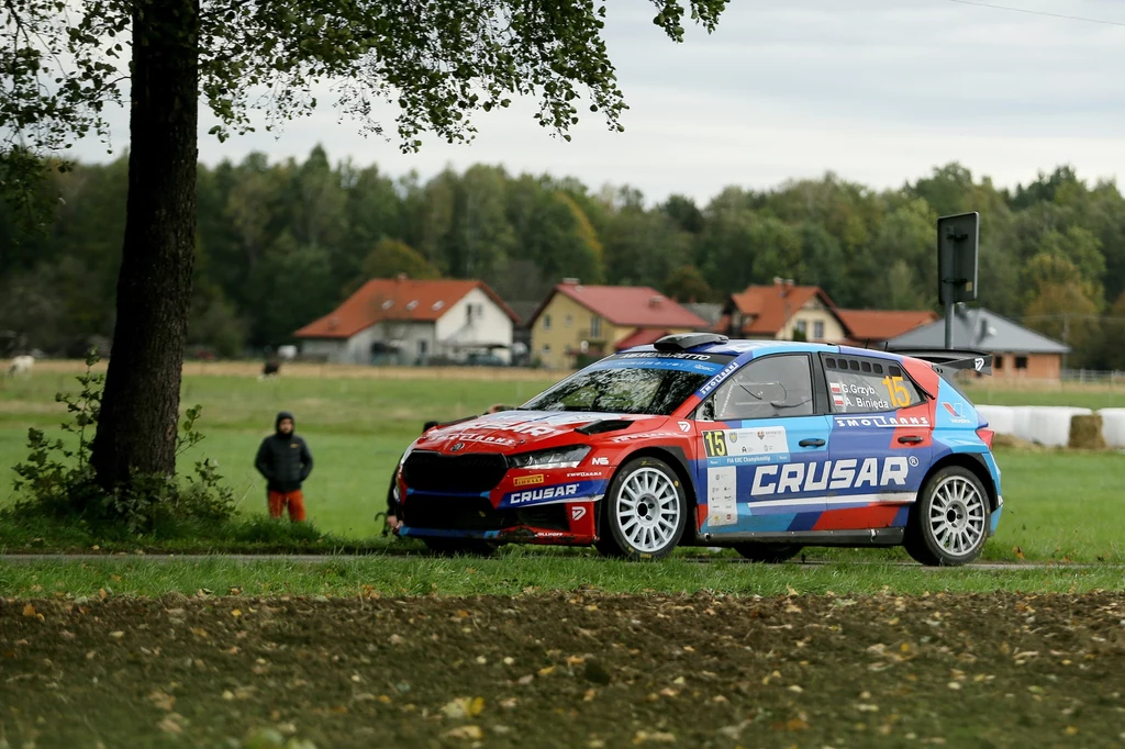 Grzegorz Grzyb i Adam Binięda (Skoda Fabia RS) podczas samochodowego Rajdu Śląska Grzegorz Grzyb i Adam Binięda (Skoda Fabia RS) podczas samochodowego Rajdu Śląska
