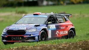 Mikołaj Marczyk i Szymon Gospodarczyk (Skoda Fabia RS) podczas samochodowego Rajdu Śląska