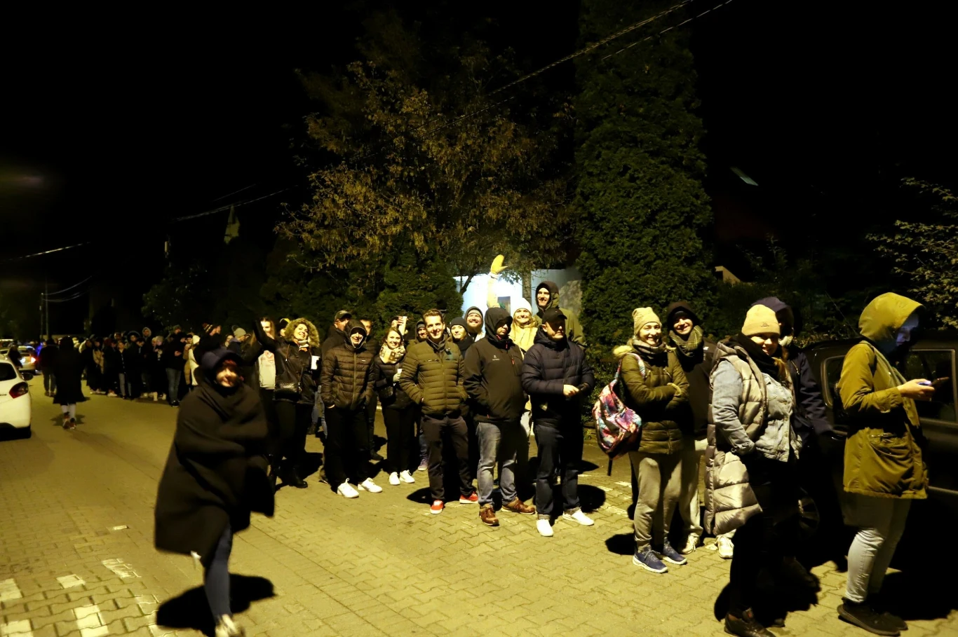 Kolejka do Obwodowej Komisji Wyborczej nr 148 w Jagodnie, we Wrocławiu. Ostatnie głosy zostały oddane o 3:00 w nocy. Jagodno stało się symbolem rekordowej frekwencji podczas wyborach parlamentarnych 2023, które przyniosły zwycięstwo obecnie rządzącej koalicji