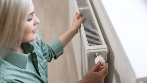 Kaloryfer jest ciepły na górze i zimny na dole? Postępuj w ten sposób 