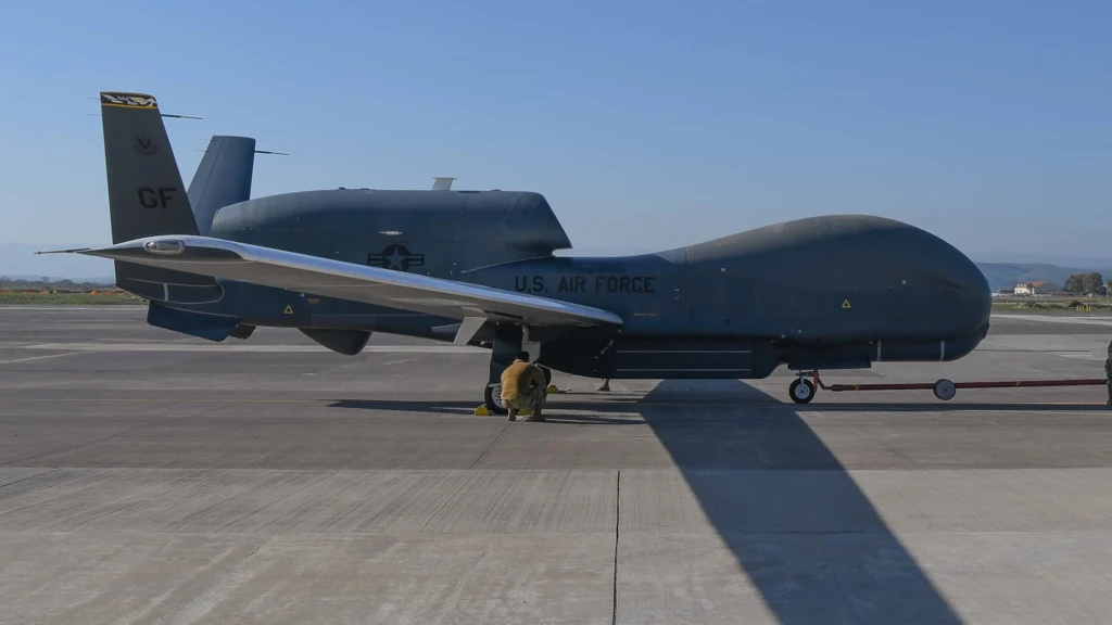 RQ-4B Global Hawk w bazie wojskowej Sigonella