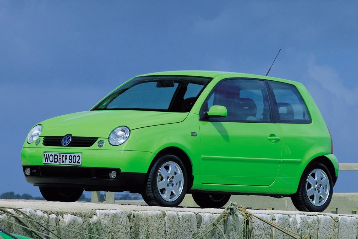 Na rynku dostępnych jest wiele egzemplarzy Volkswagena Lupo. Nie ma też problemu z częściami zamiennymi.