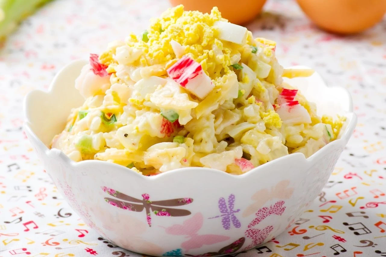 Sałatka Zaczarowana Melodia jest soczysta i bardzo prosta do zrobienia Sałatka Zaczarowana Melodia jest soczysta i bardzo prosta do zrobienia