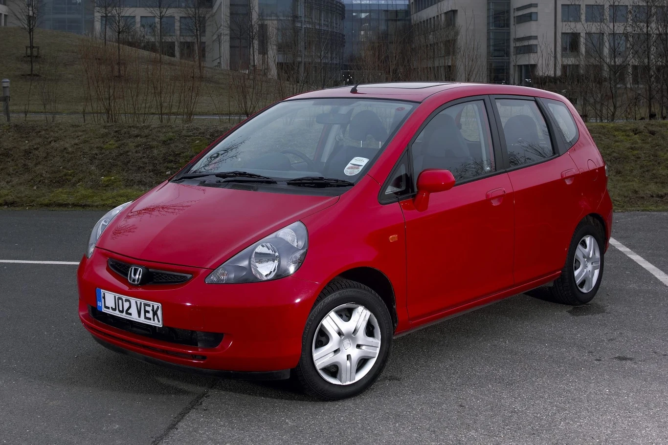 Honda Jazz po złożeniu tylnej kanapy oferuje nawet 1 323 litry przestrzeni bagażowej.
