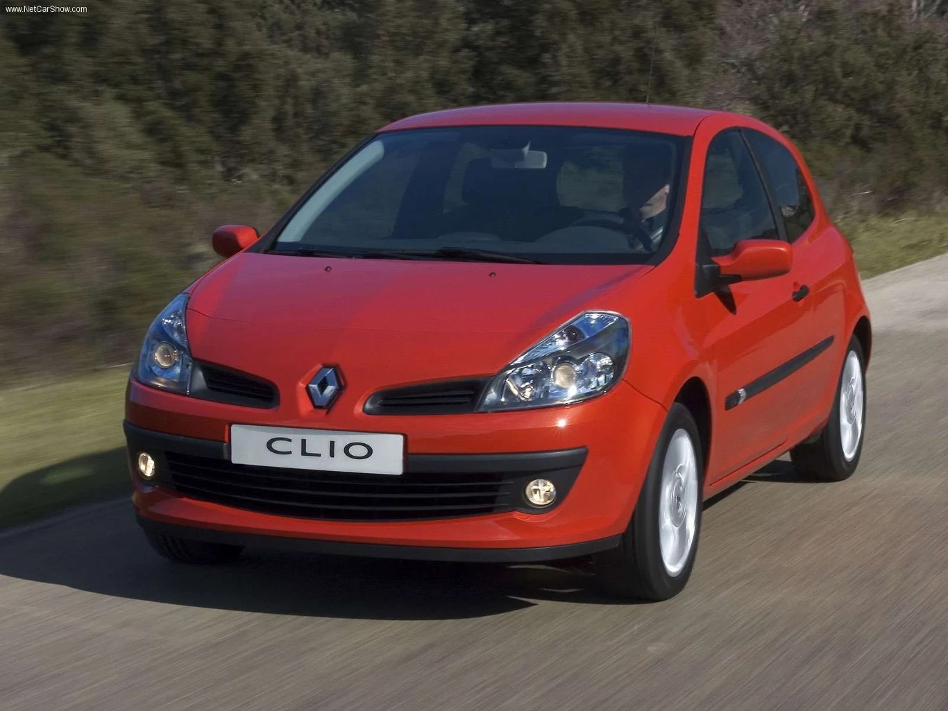 Renault Clio trzeciej generacji w wersji z automatem dostępne jest z silnikami benzynowymi 1,2 i 1,6 oraz wysokoprężnym 1,5. 