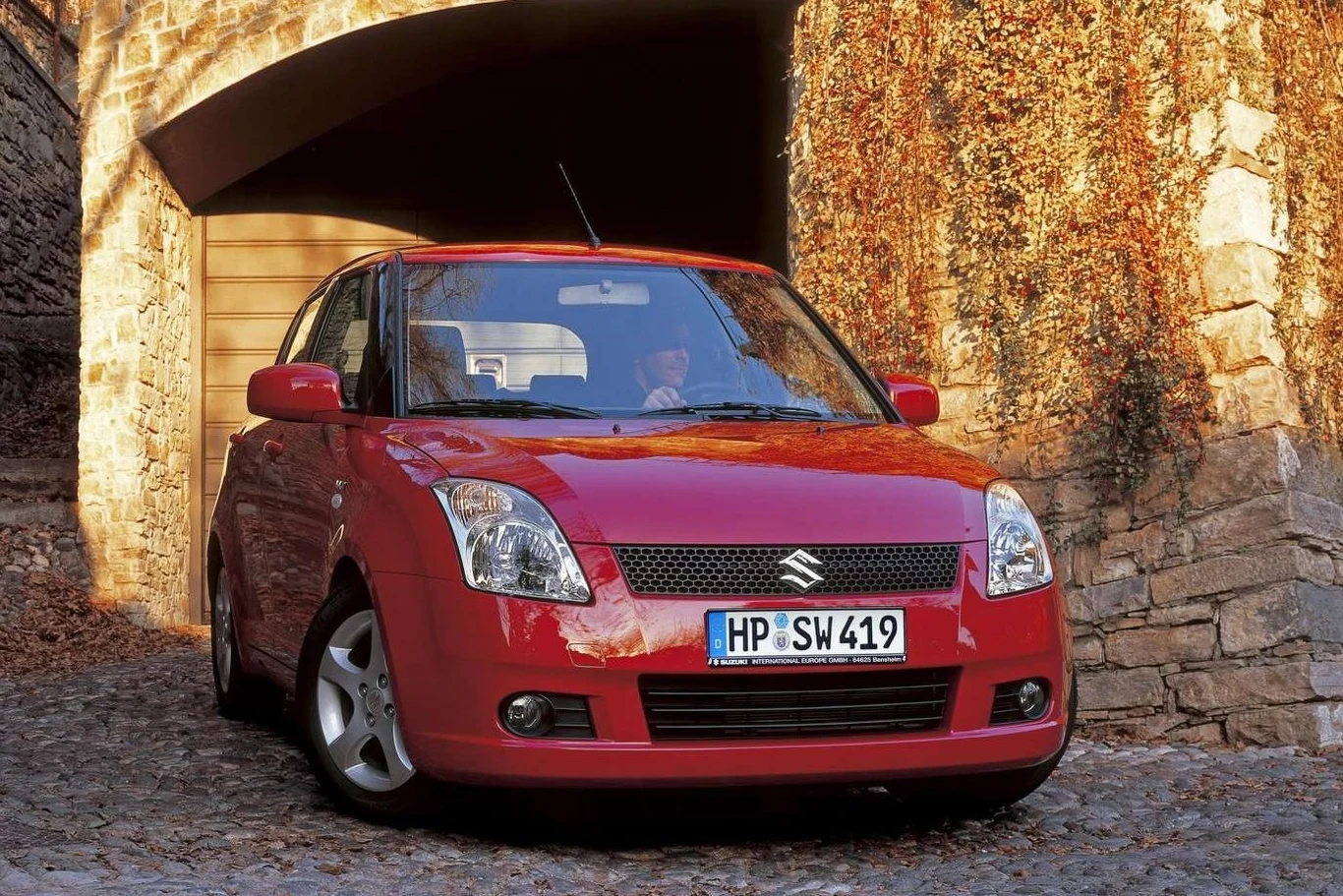 Suzuki Swift w odmianie z automatem dostępne jest z silnikami benzynowymi 1,3 o mocy 92 KM lub 1,5 generującym 102 KM.